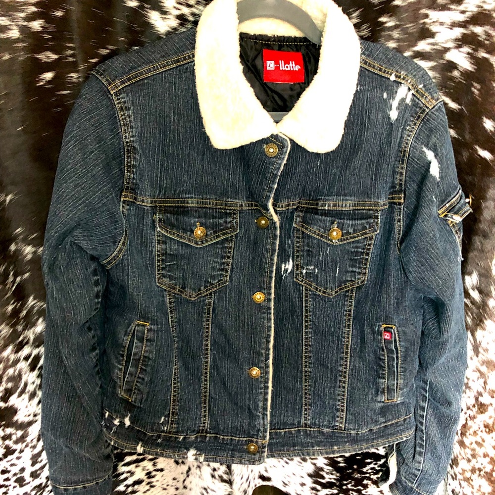 Jean jacket with a rustic look